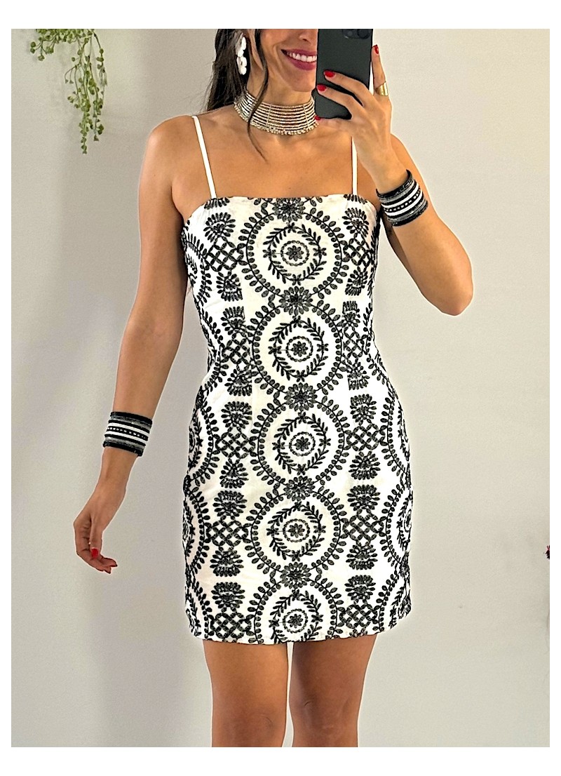 Vestido bordado Lena