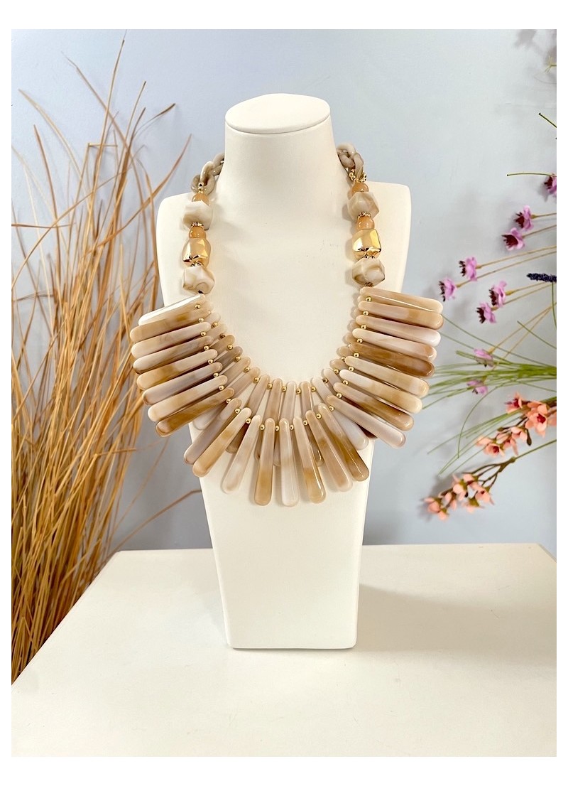 Collar Africa tonos beige y marfil