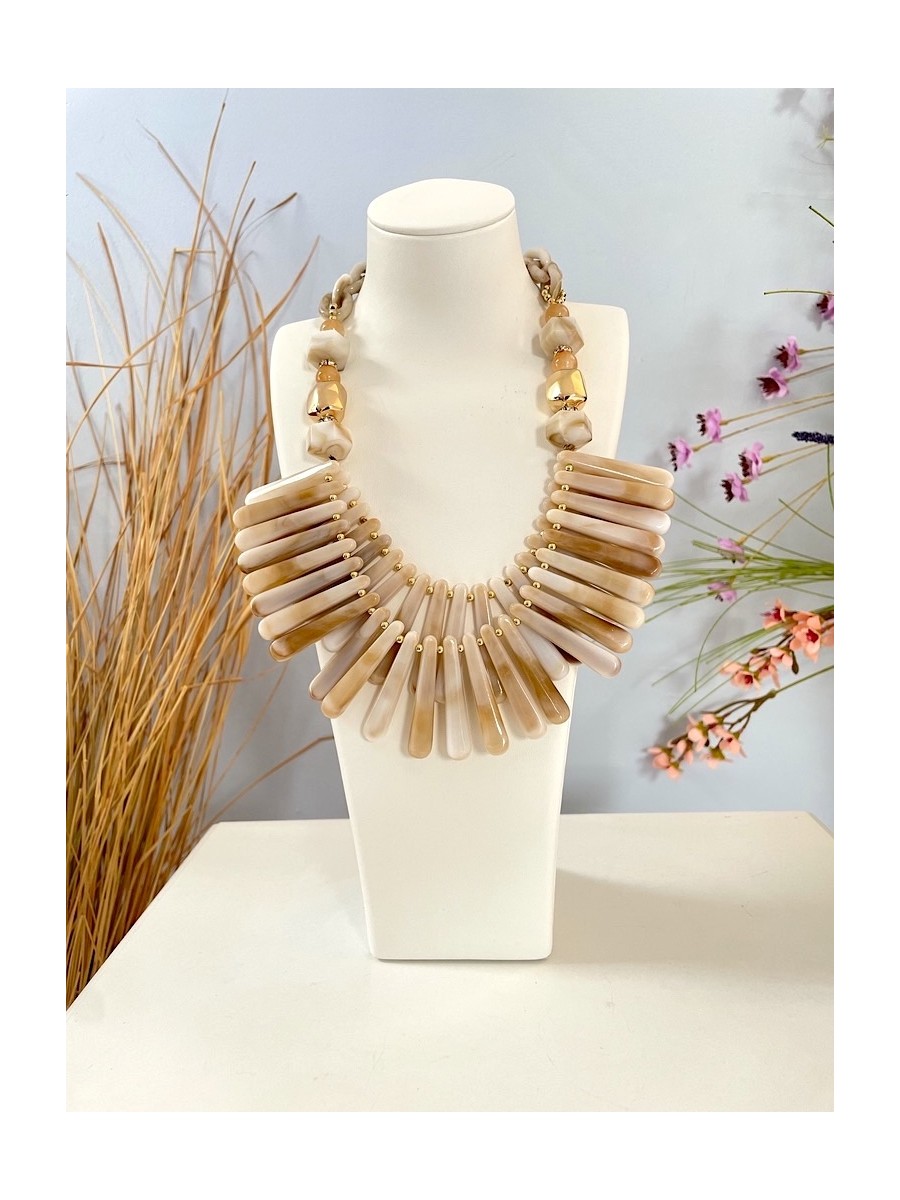 Collar Africa tonos beige y marfil
