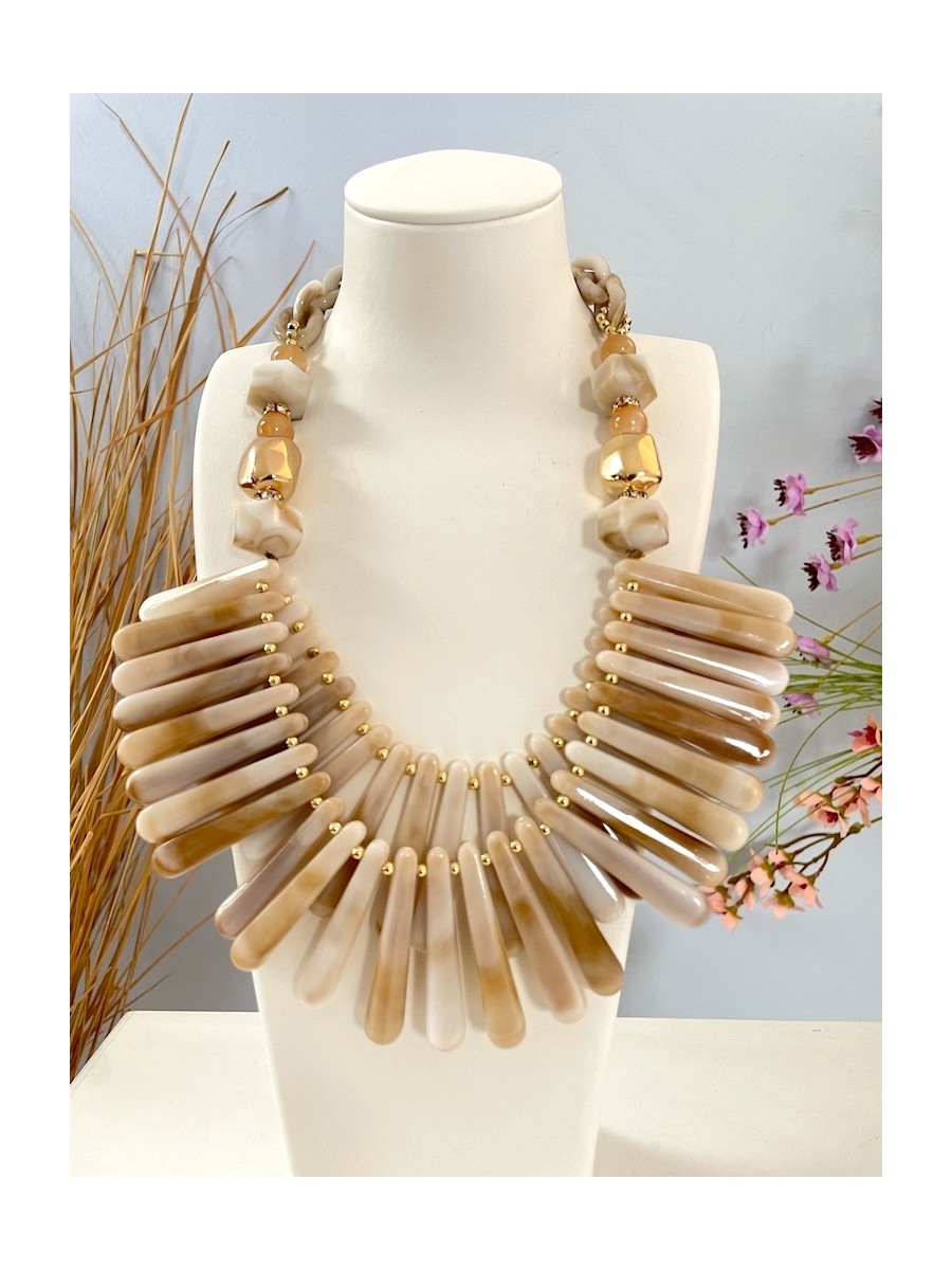 Collar Africa tonos beige y marfil