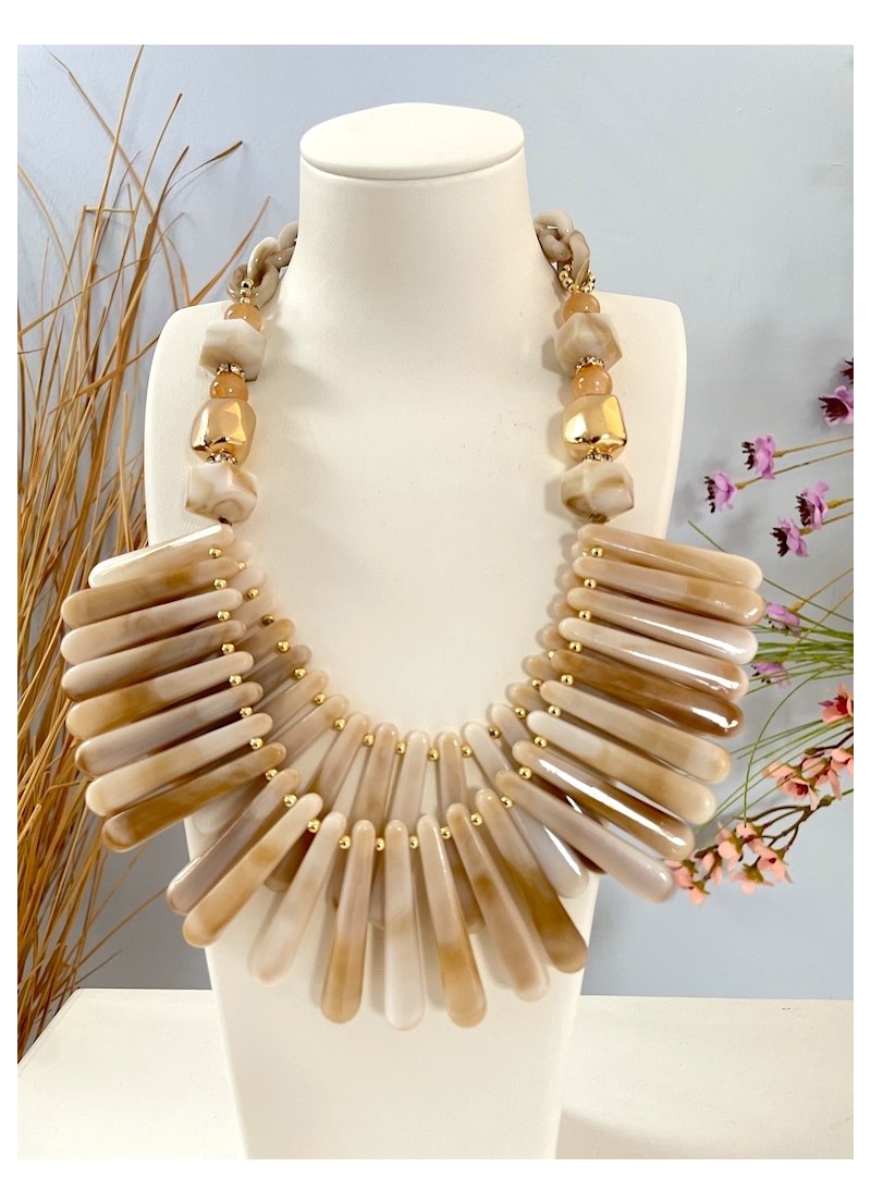 Collar Africa tonos beige y marfil