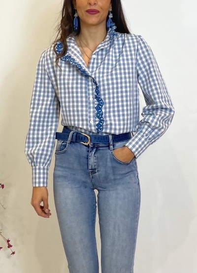 Blusa Nina cuello bordado