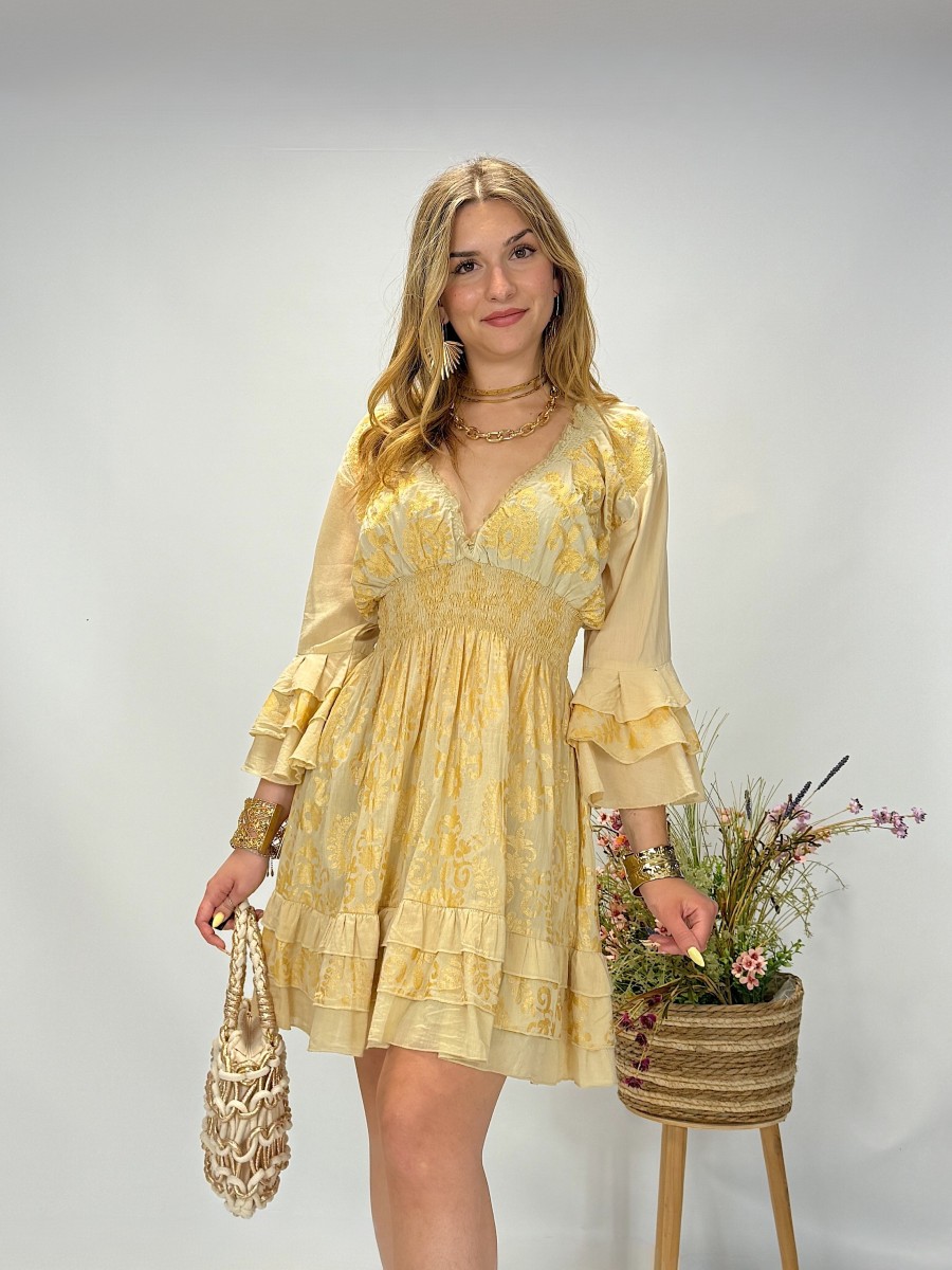 Vestido estilo boho  - cena en la playa