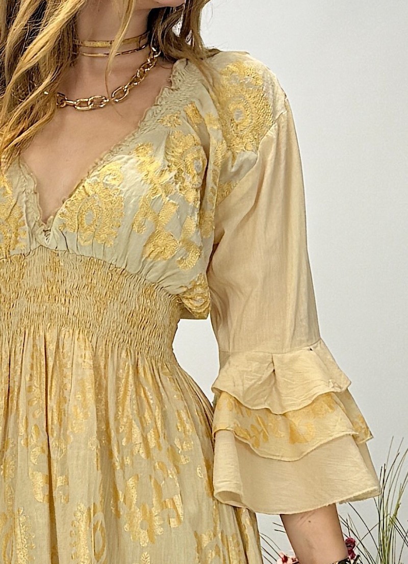 Vestido estilo boho  - cena en la playa