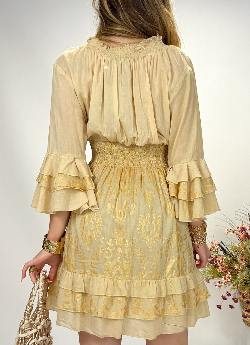 Vestido estilo boho  - cena en la playa