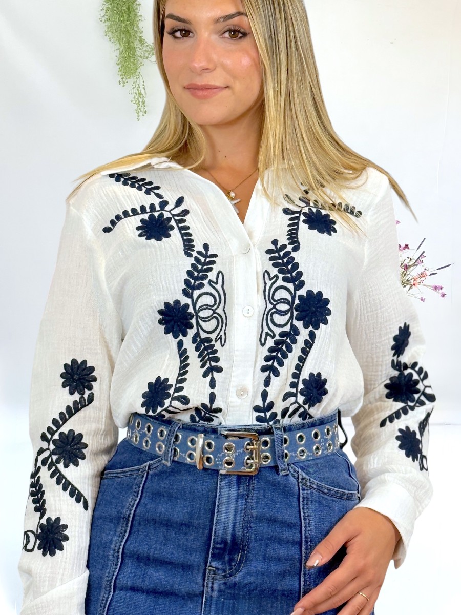 Blusa bordados azul marino