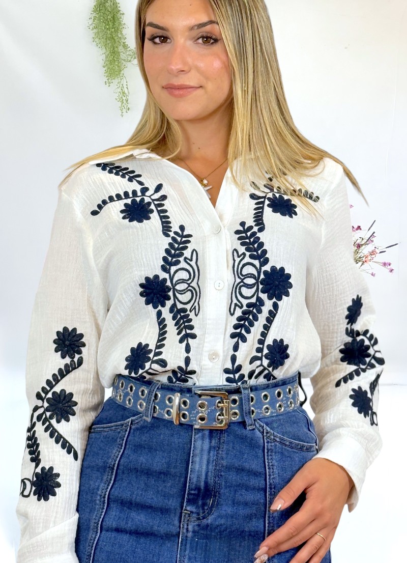 Blusa bordados azul marino