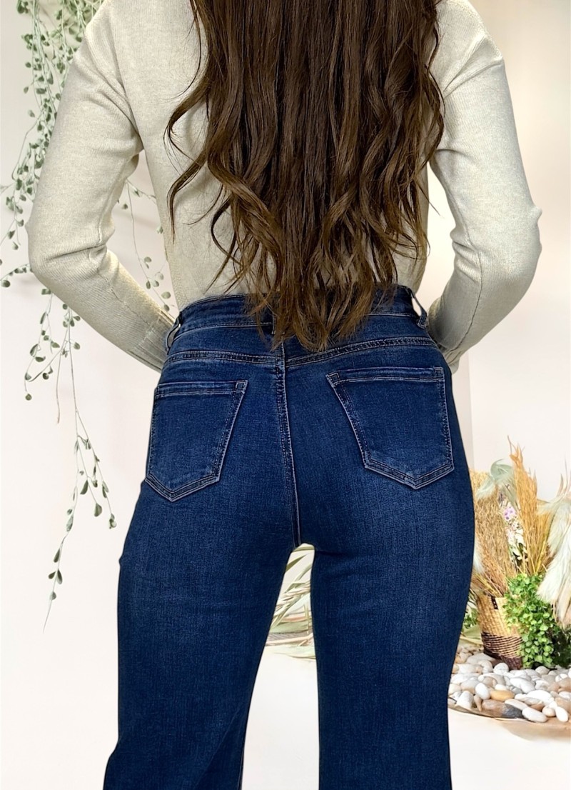 Pantalon vaquero tachas
