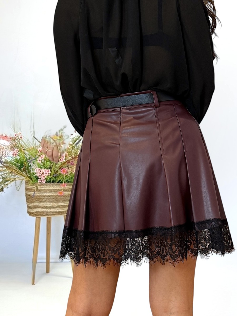 Falda Amber efecto piel granate