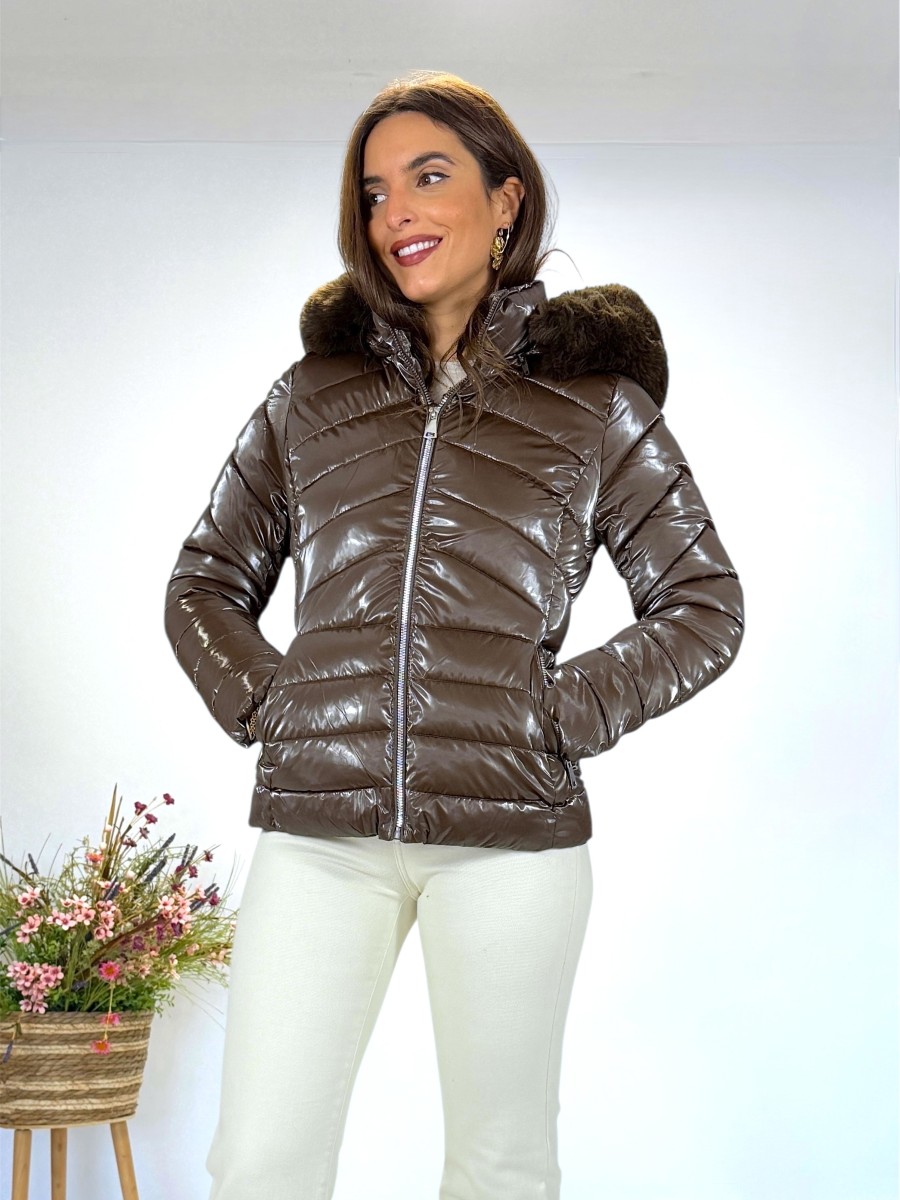 Abrigo corto acolchado marron