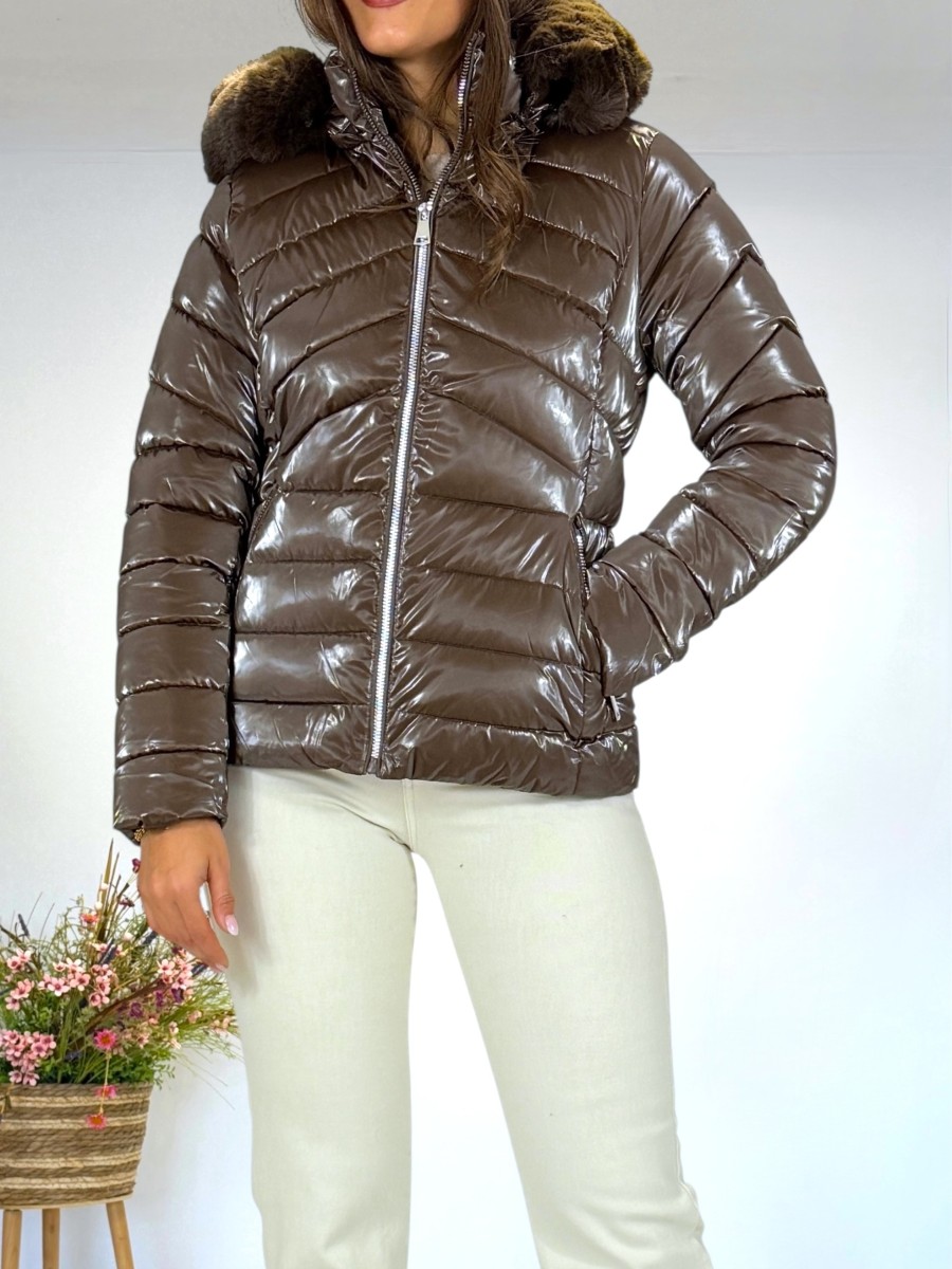 Abrigo corto acolchado marron