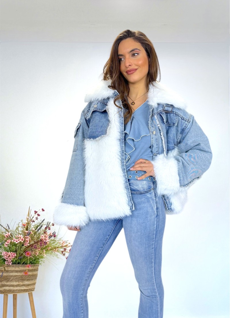 Abrigo acolchado pelo blanco combinado denim