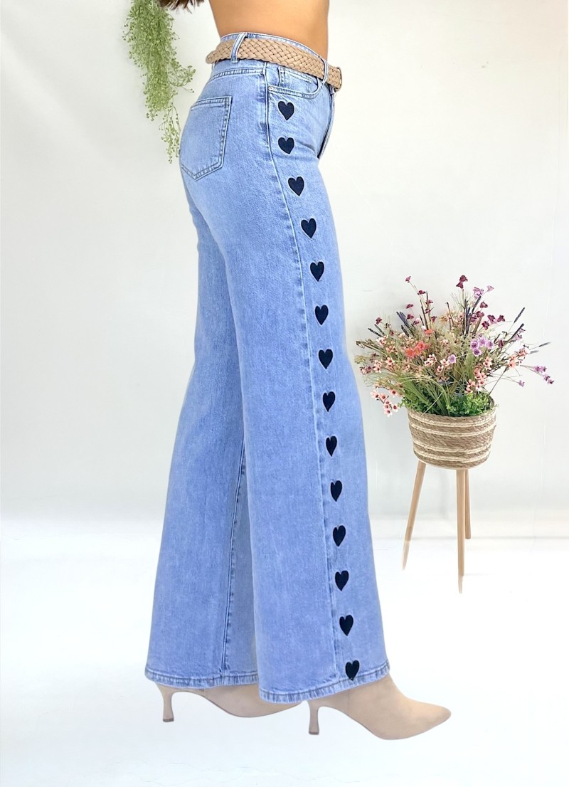 Pantalon vaquero bordado corazon
