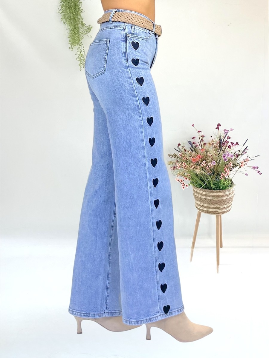 Pantalon vaquero bordado corazon