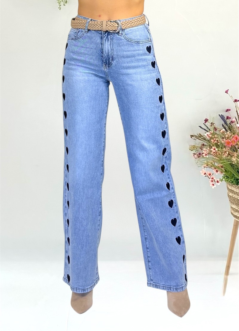 Pantalon vaquero bordado corazon