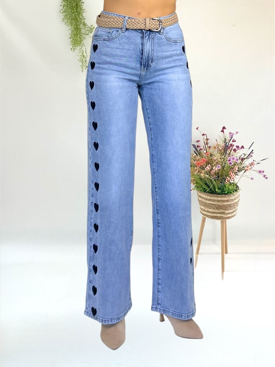 Pantalon vaquero bordado corazon