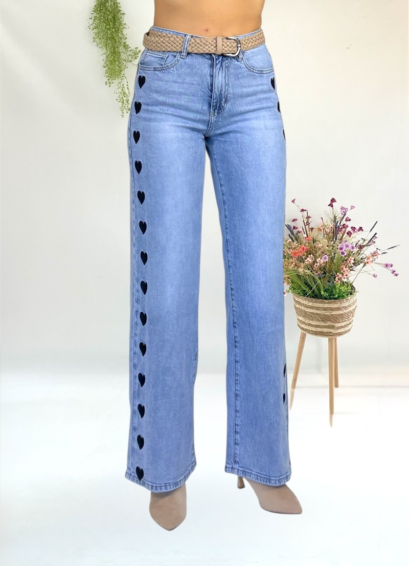 Pantalon vaquero bordado corazon