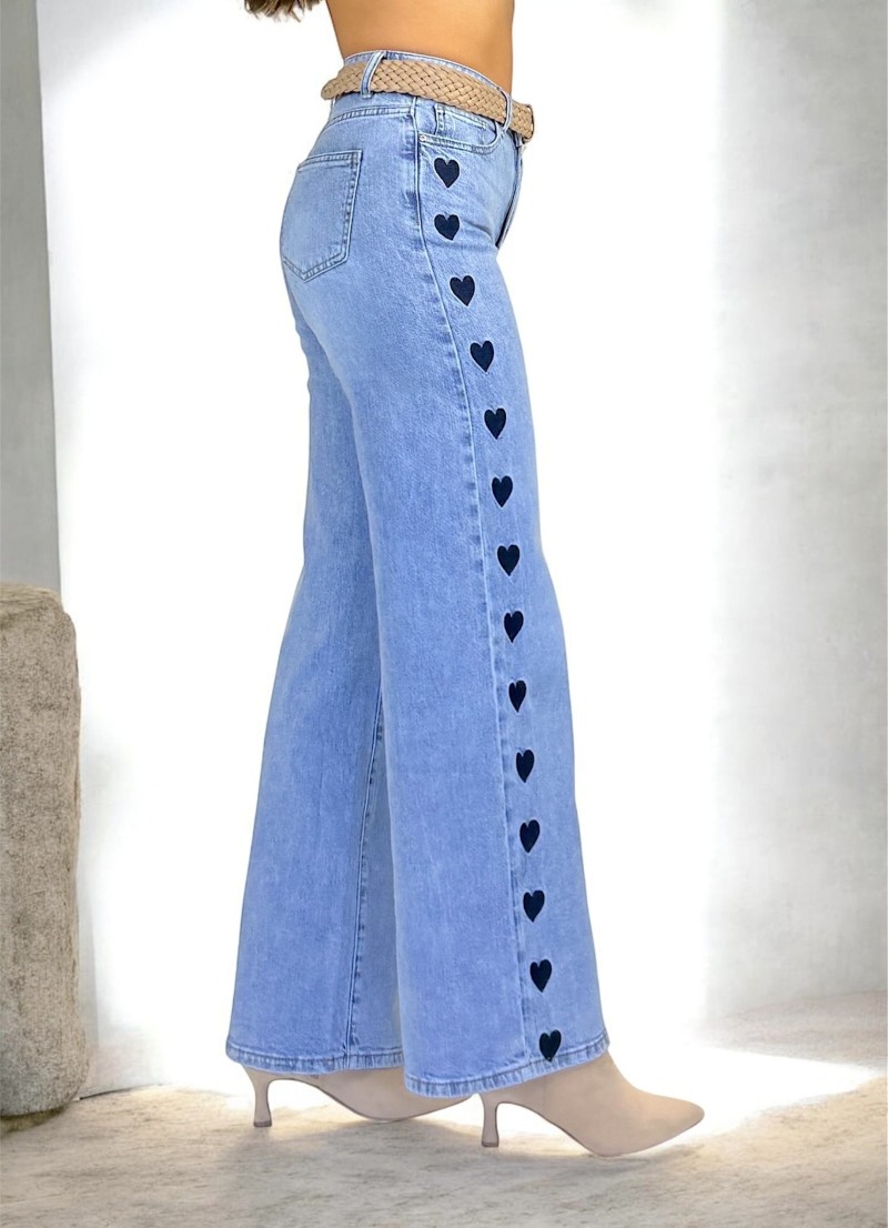 Pantalon vaquero bordado corazon