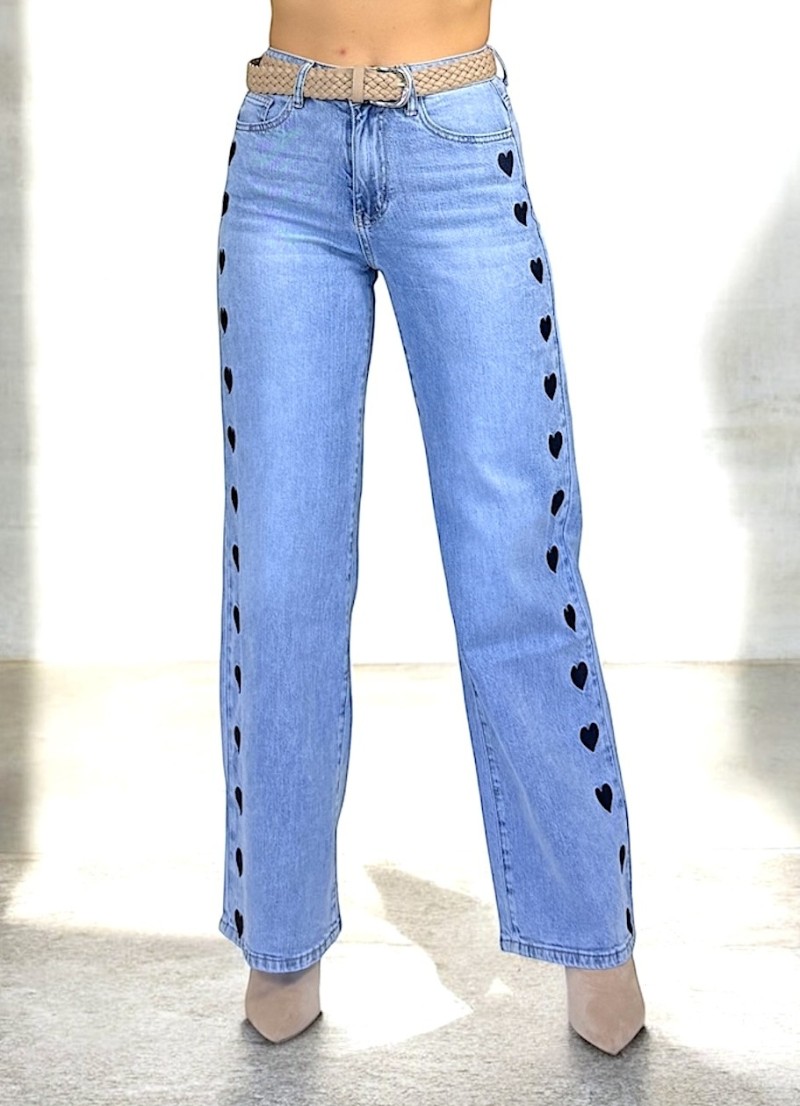 Pantalon vaquero bordado corazon