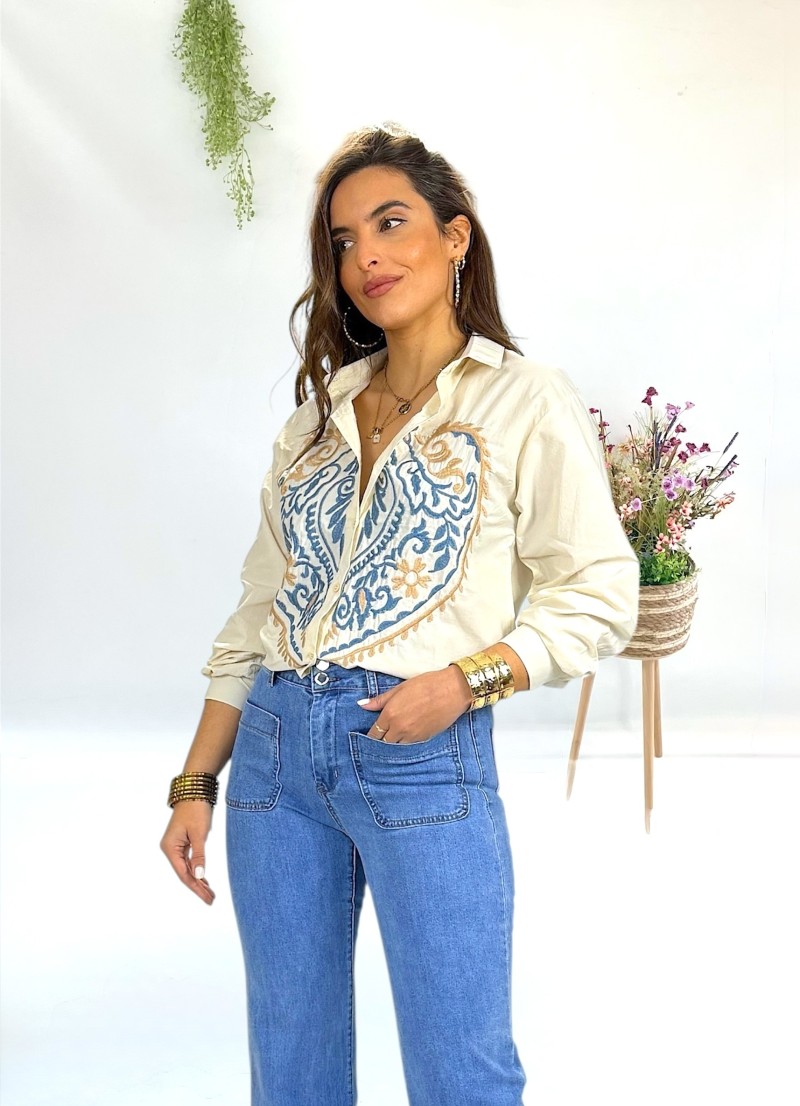 Blusa Mandala beige bordados azules