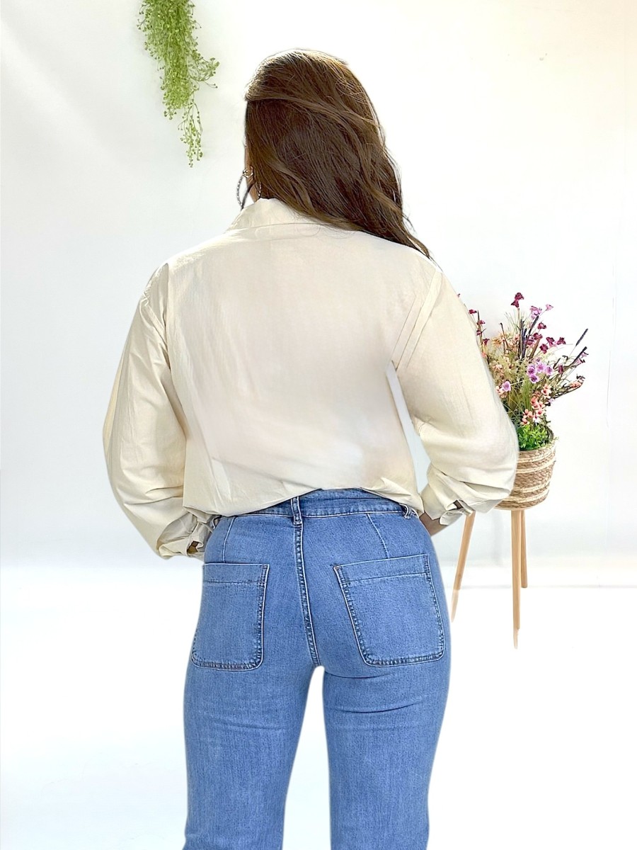 Blusa Mandala beige bordados azules