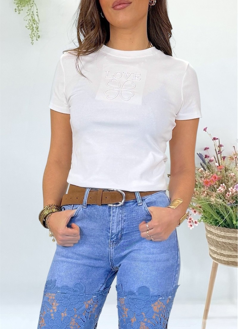 Camiseta Love con pedrería blanca