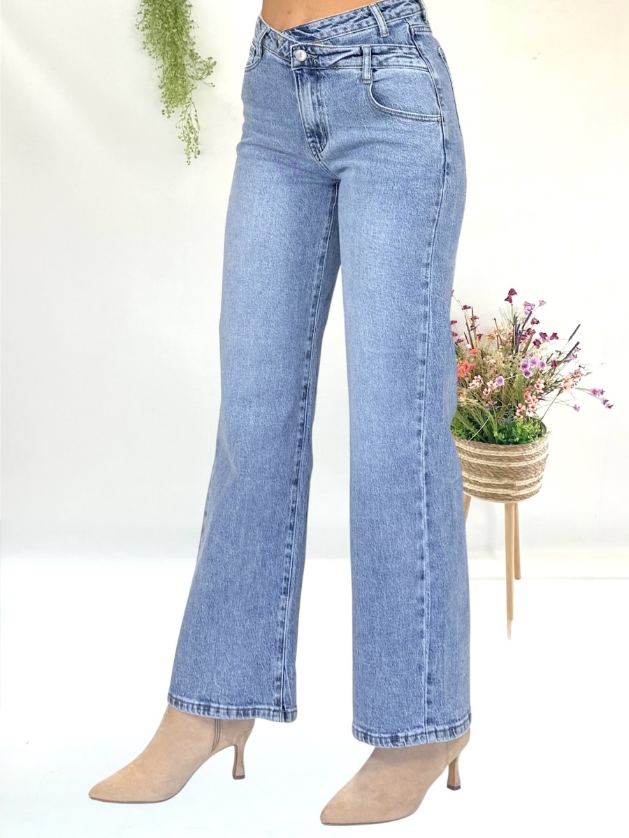 Pantalon vaquero cintura cruzada