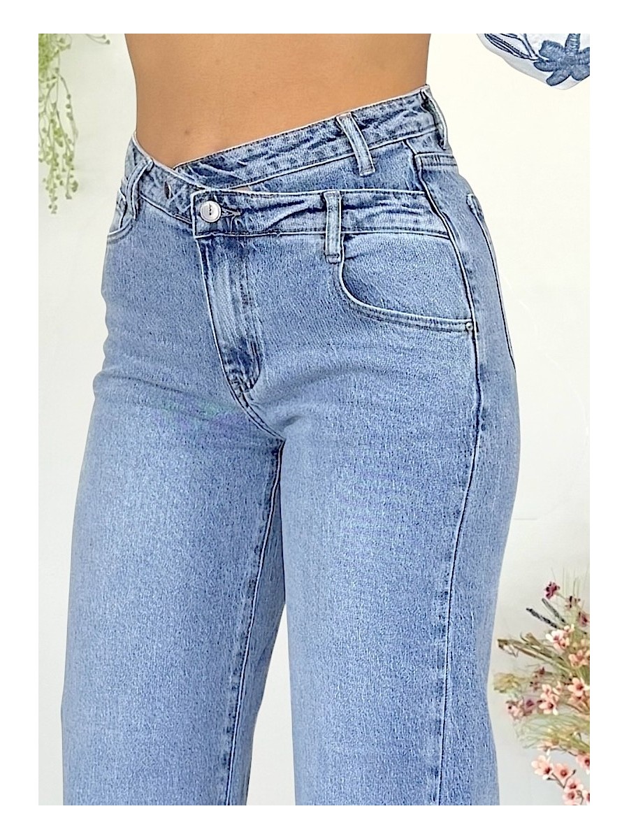 Pantalon vaquero cintura cruzada