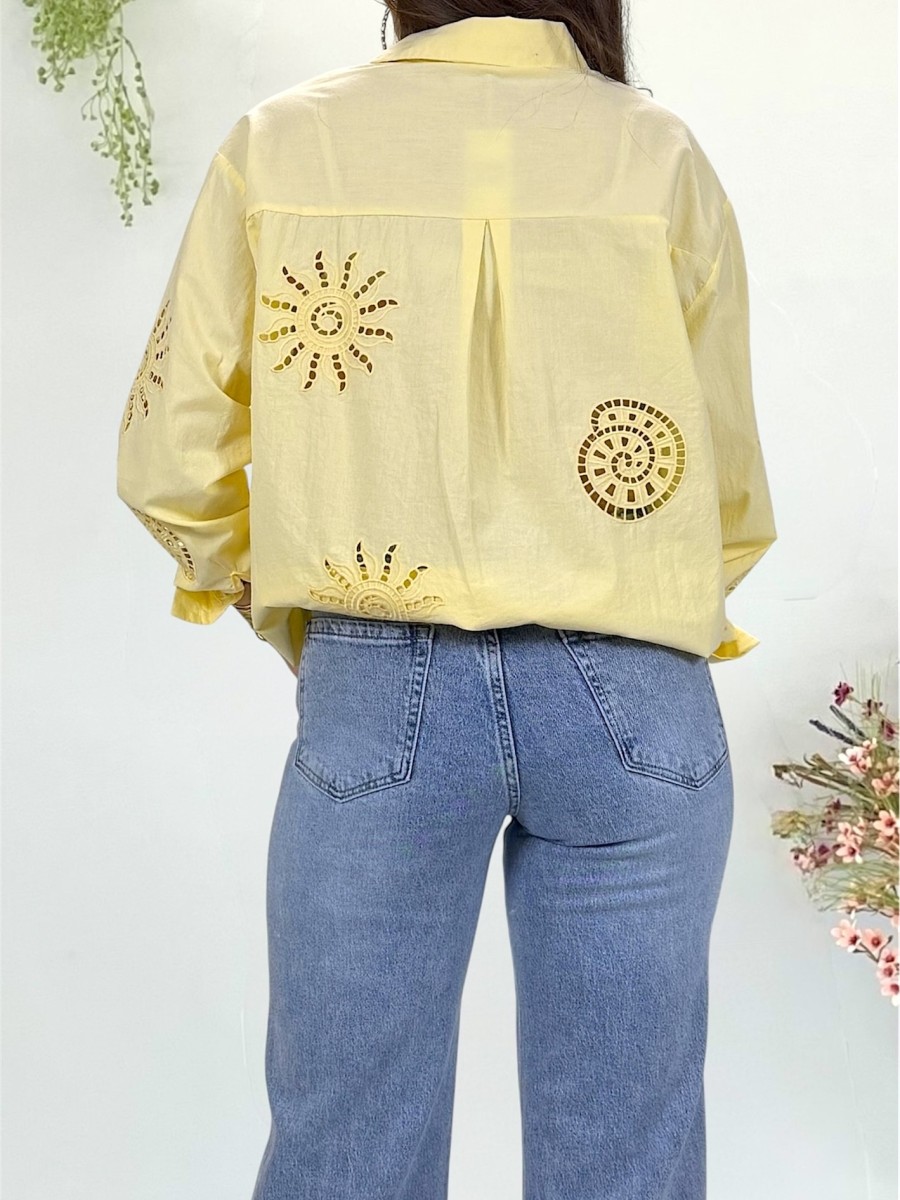 Blusa Mandala amarilla bordada