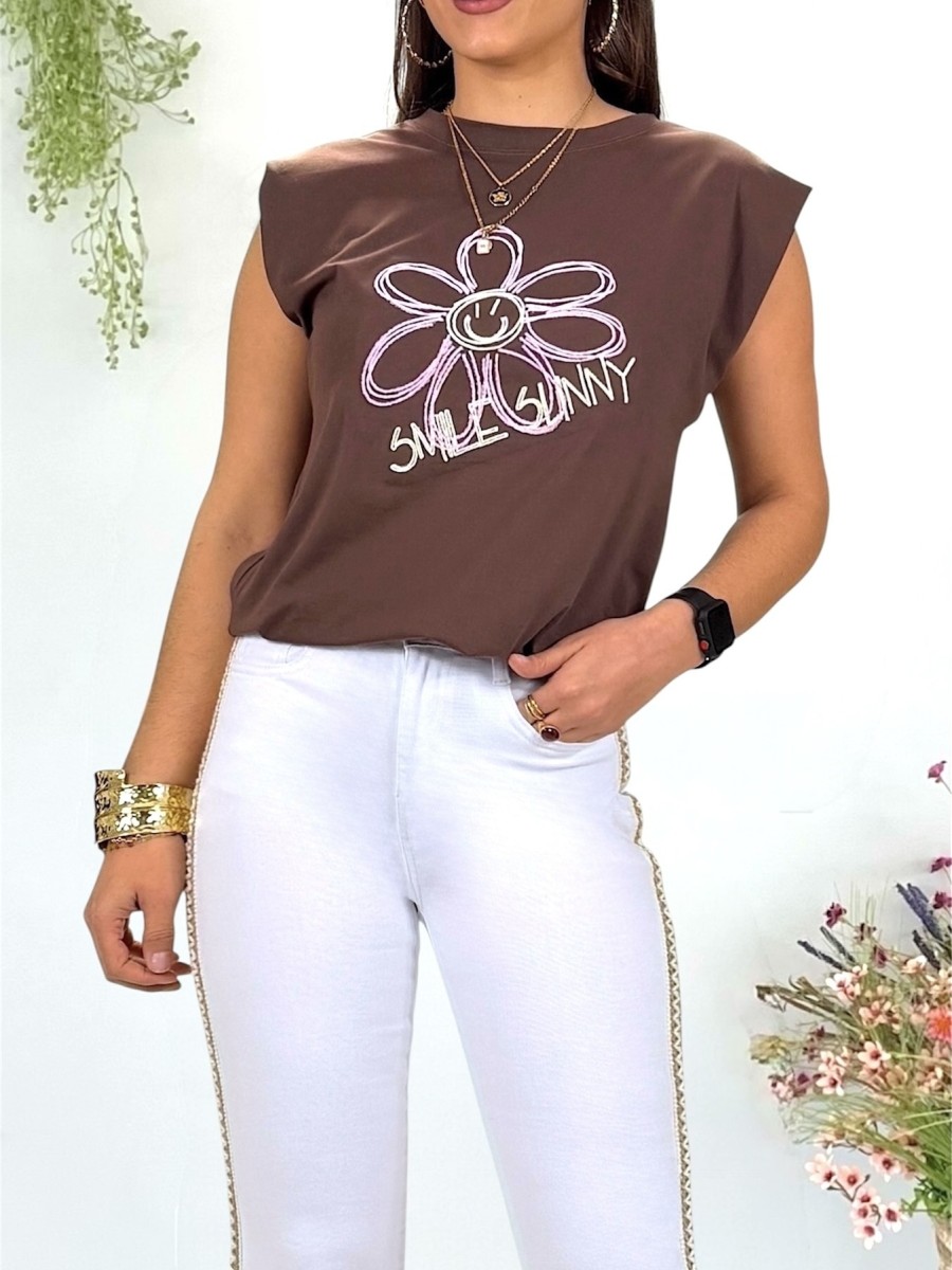 Camiseta Smile bordada marron