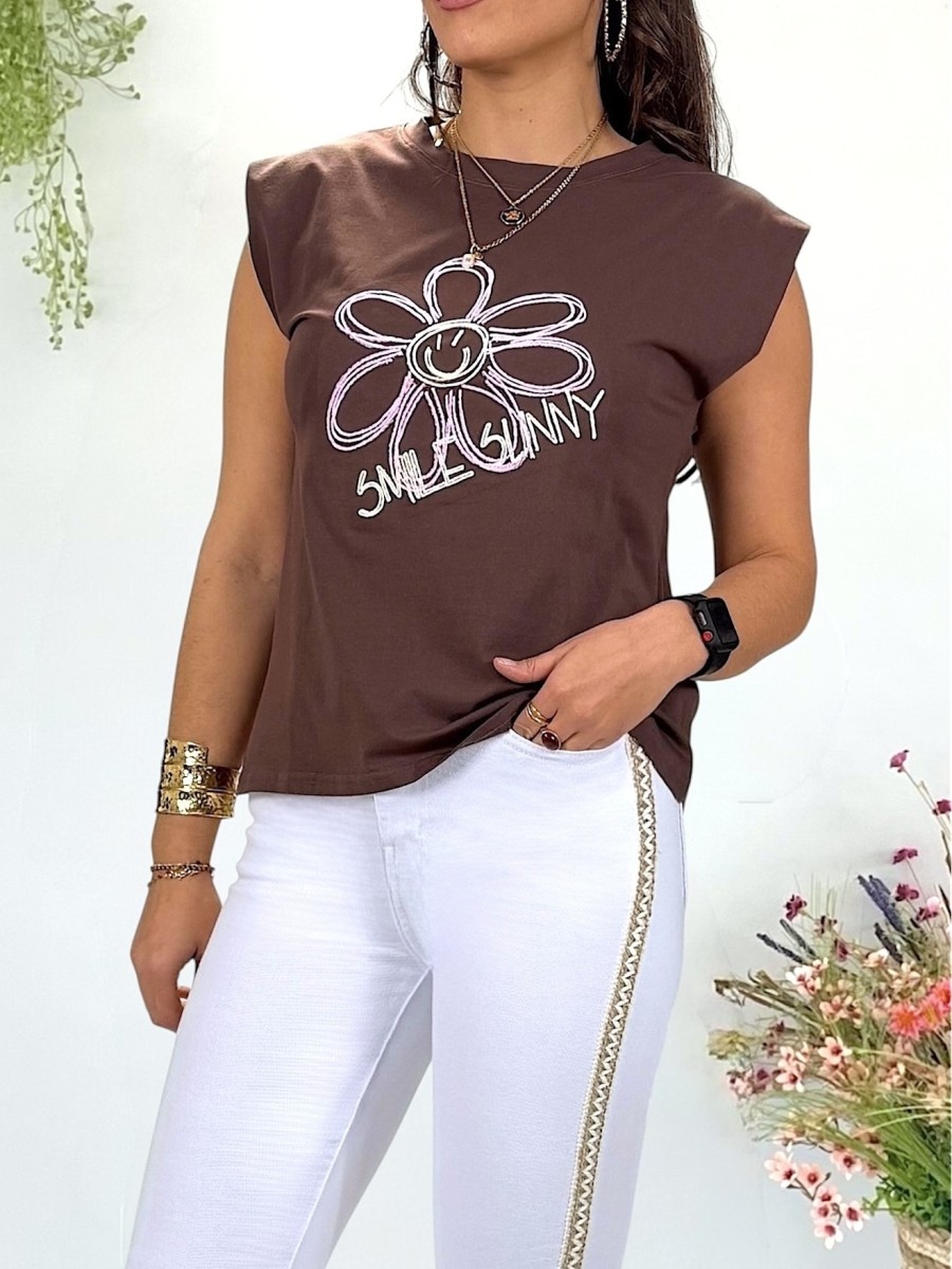 Camiseta Smile bordada marron