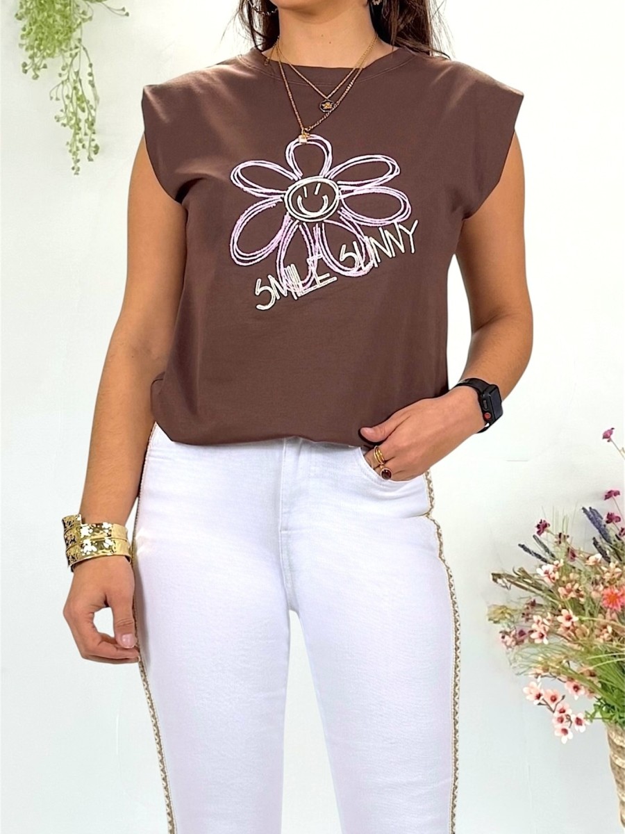 Camiseta Smile bordada marron