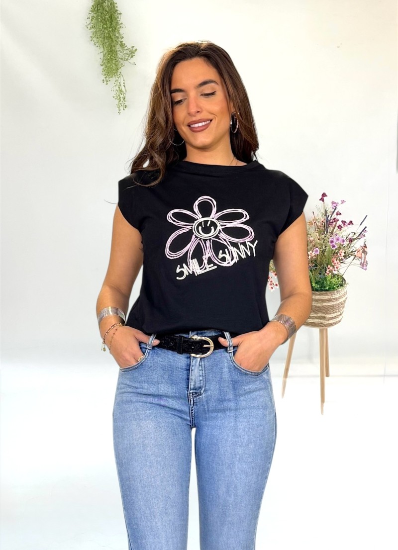 Camiseta Smile bordada negra