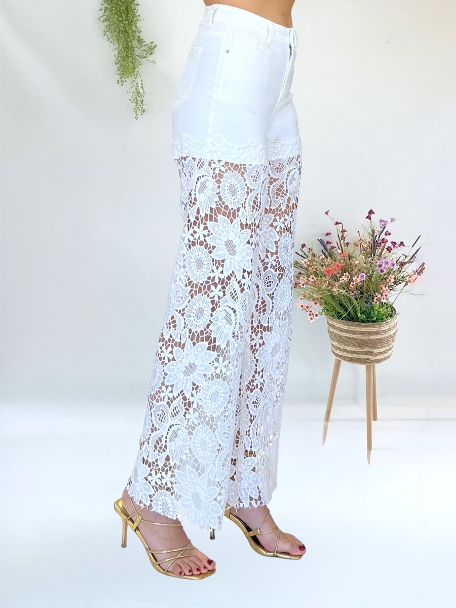Pantalon encaje blanco roto