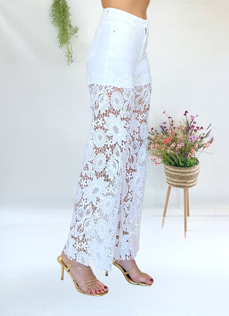 Pantalon encaje blanco roto