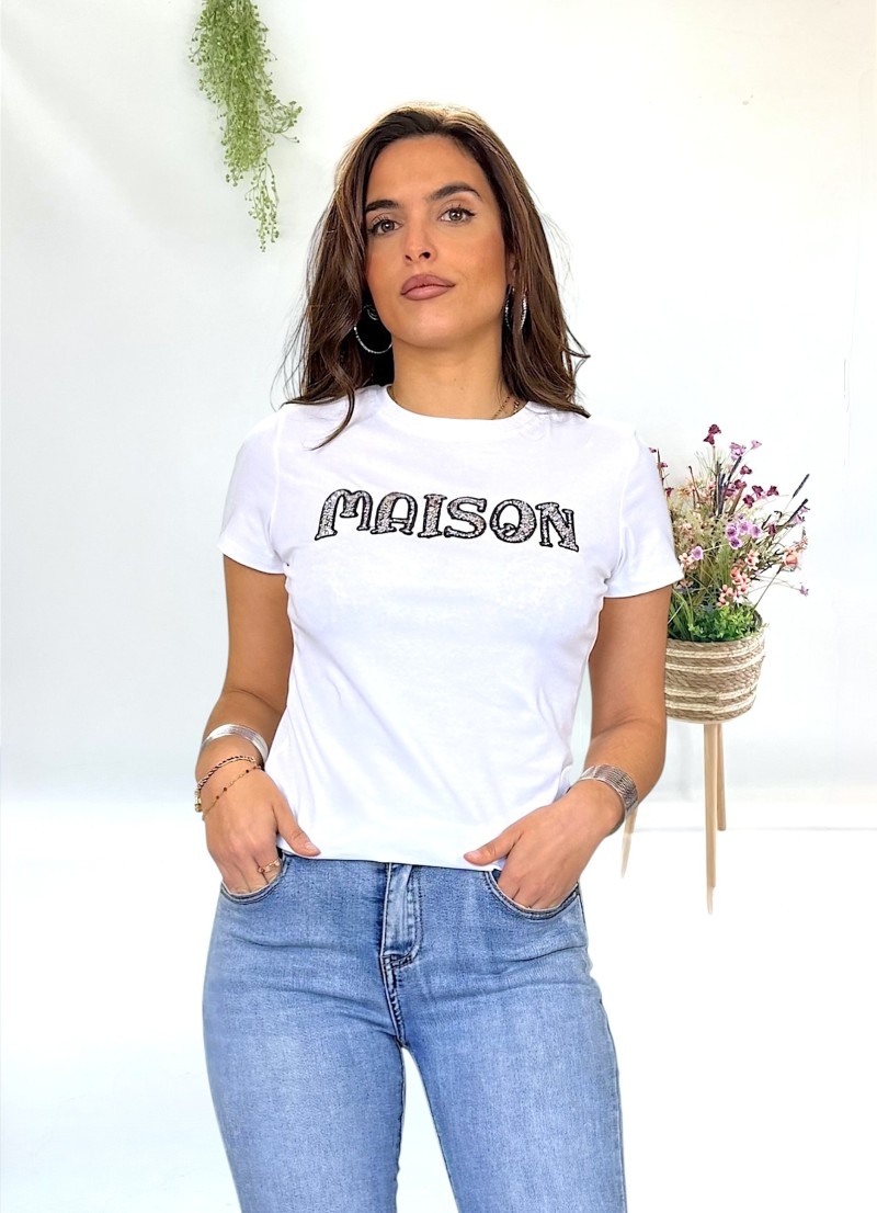 Camiseta letras bordadas con lentejuelas
