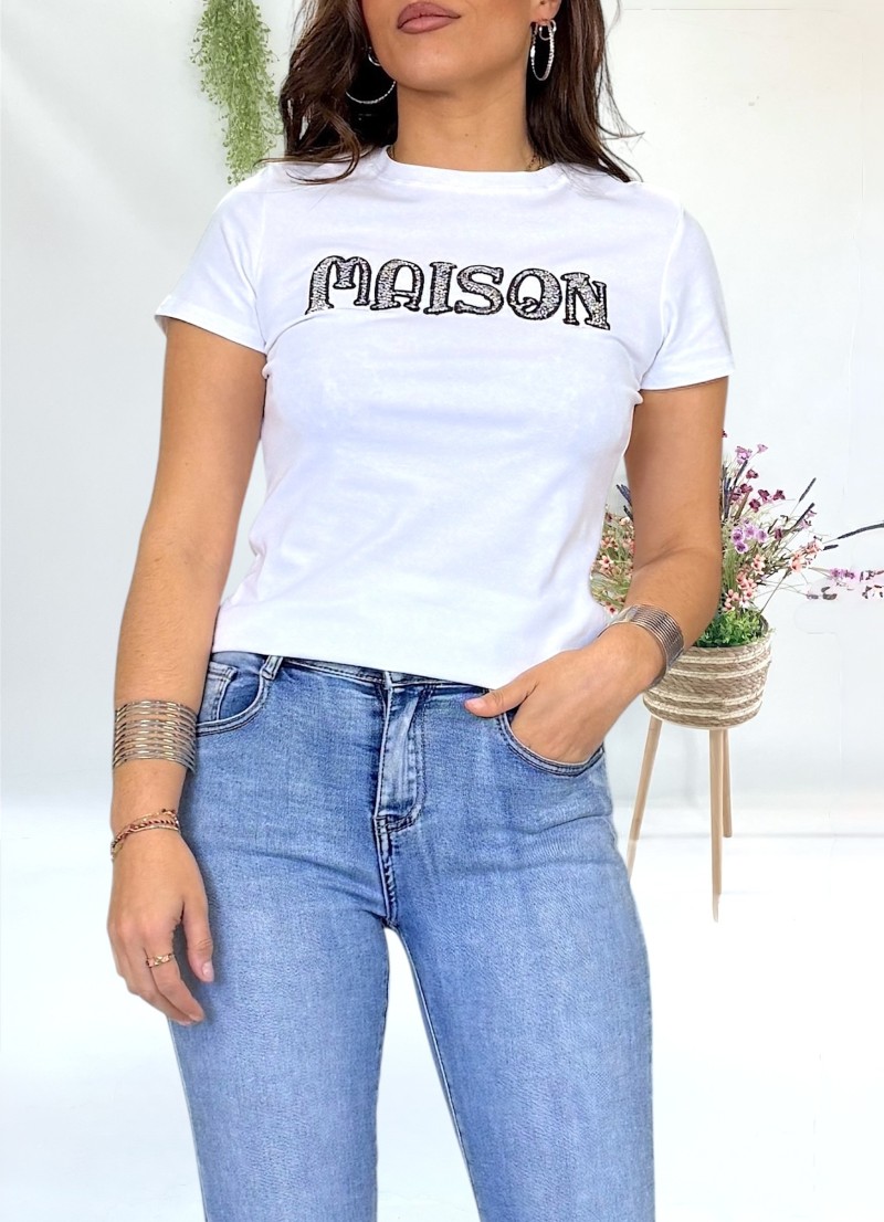 Camiseta letras bordadas con lentejuelas