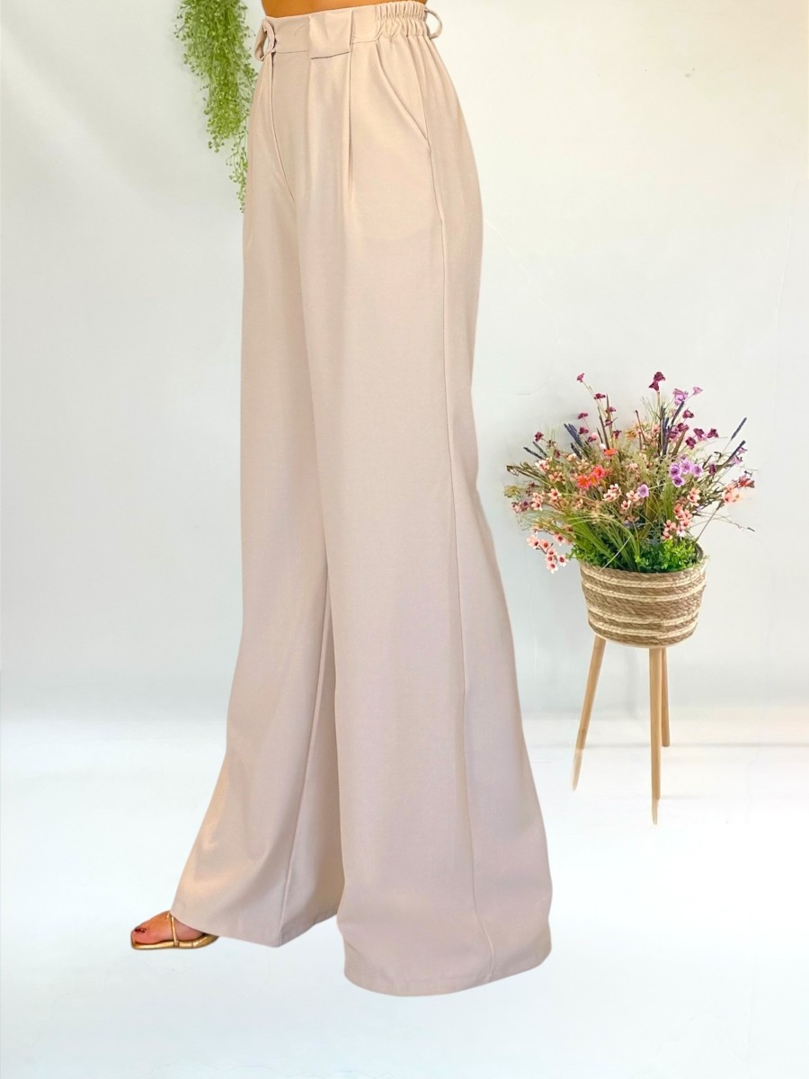 Conjunto chaqueta y pantalón beige