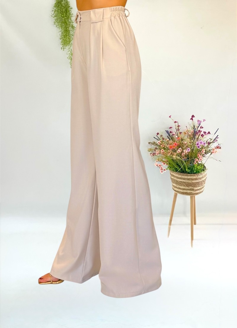 Conjunto chaqueta y pantalón beige