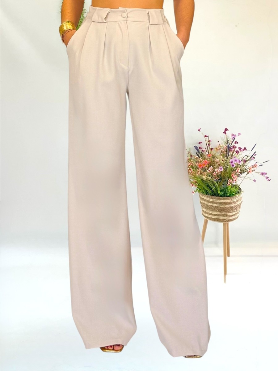 Conjunto chaqueta y pantalón beige