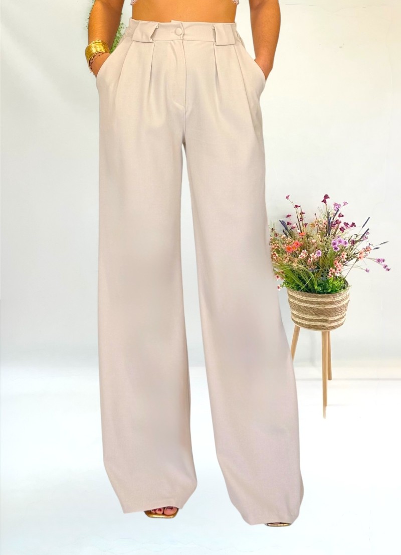 Conjunto chaqueta y pantalón beige