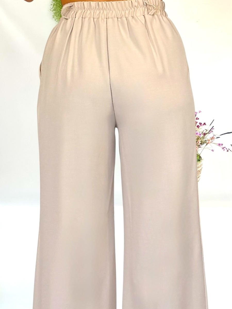 Conjunto chaqueta y pantalón beige