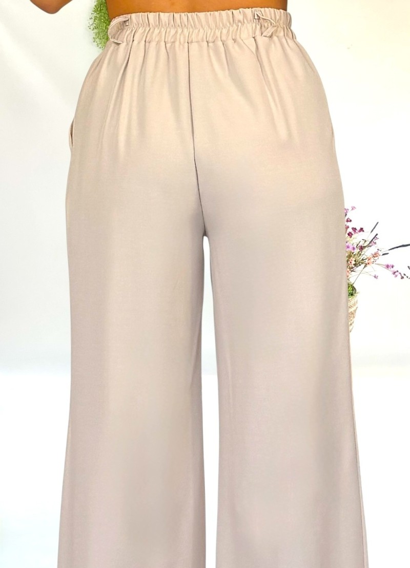 Conjunto chaqueta y pantalón beige