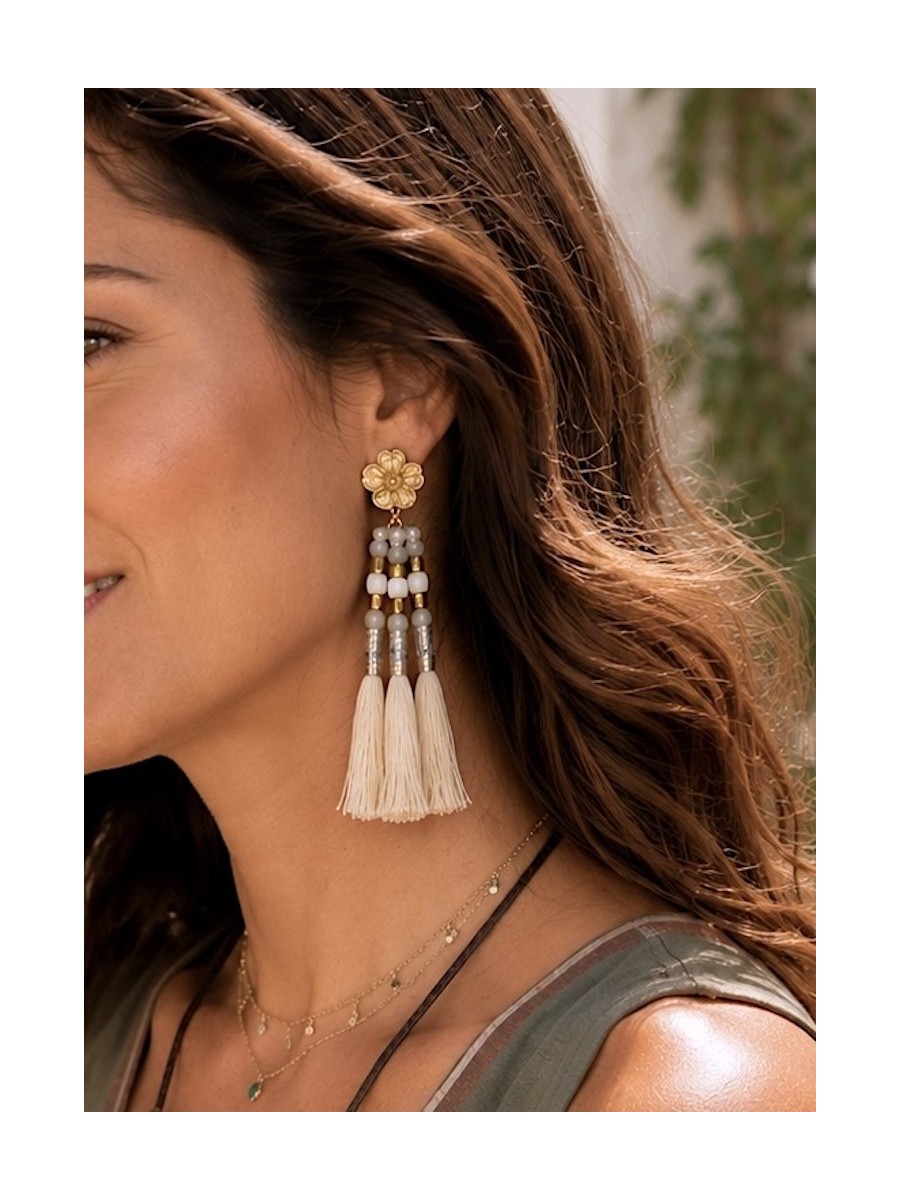 Pendientes flecos beige