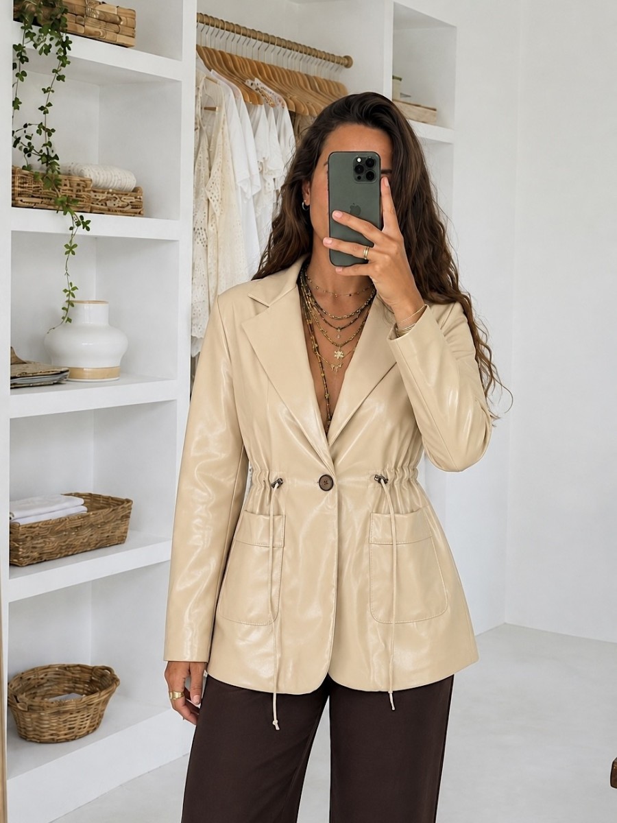 Chaqueta Nora polipiel beige