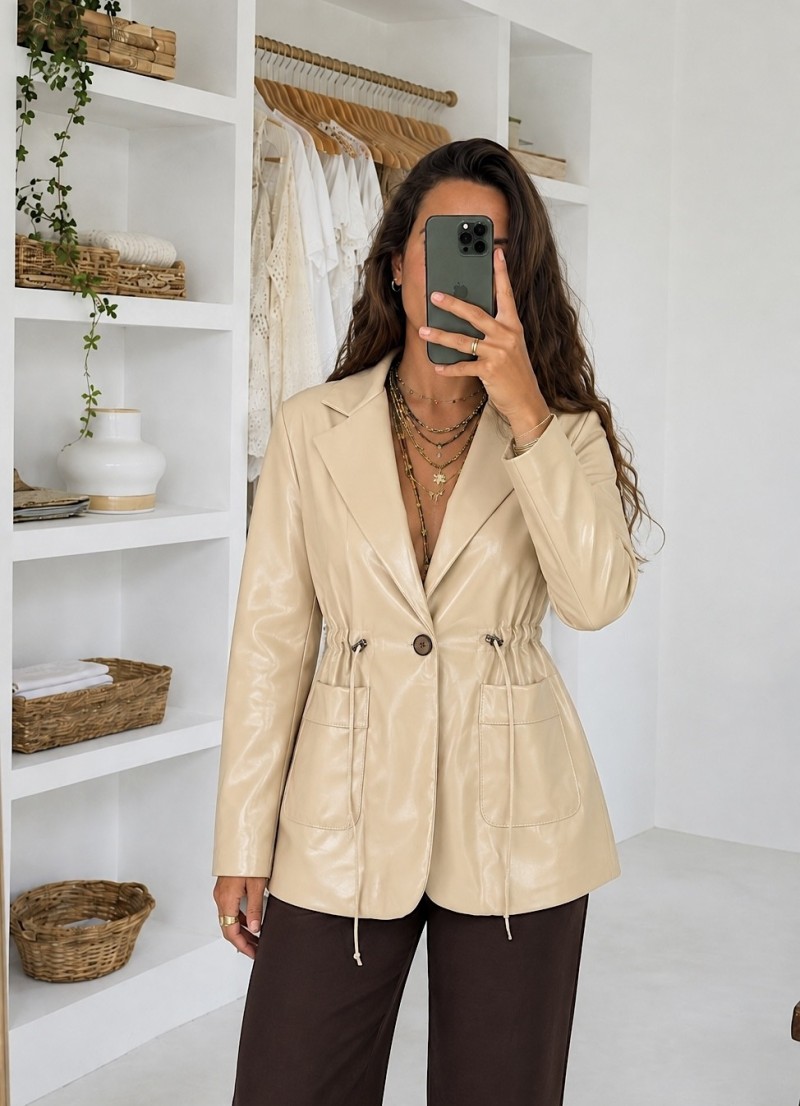 Chaqueta Nora polipiel beige