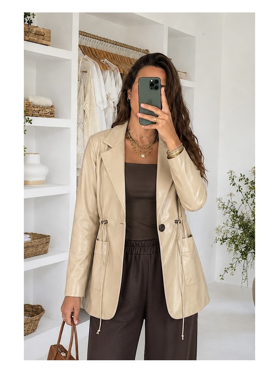Chaqueta Nora polipiel beige