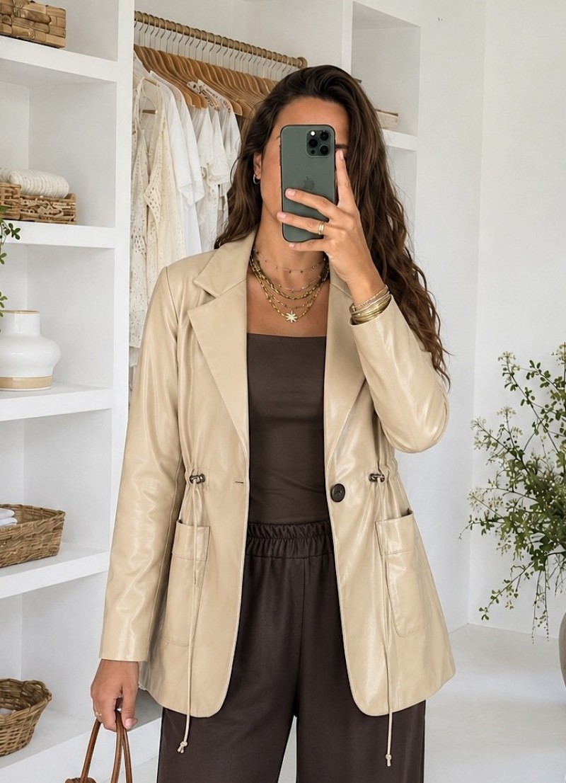 Chaqueta Nora polipiel beige