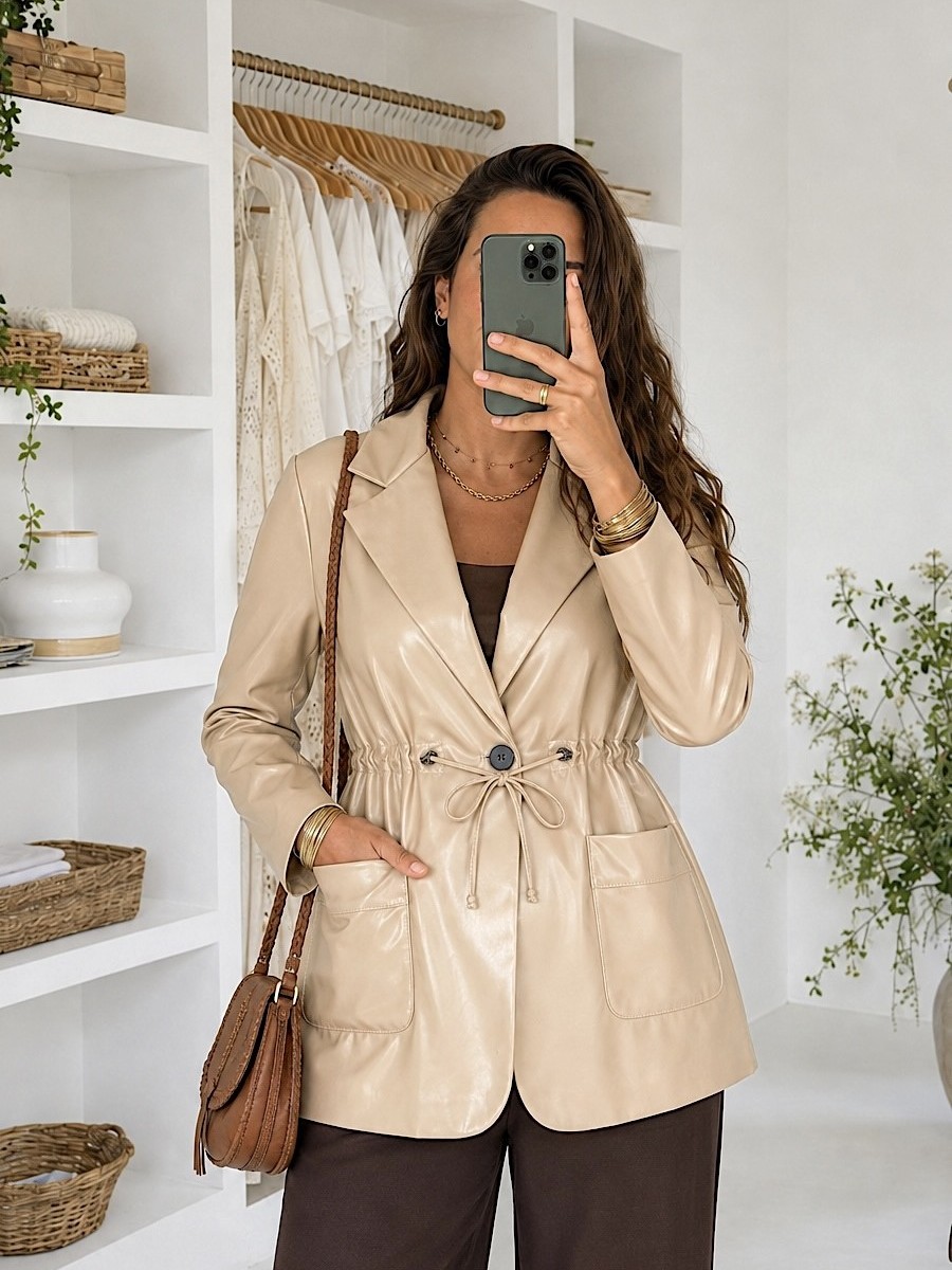 Chaqueta Nora polipiel beige