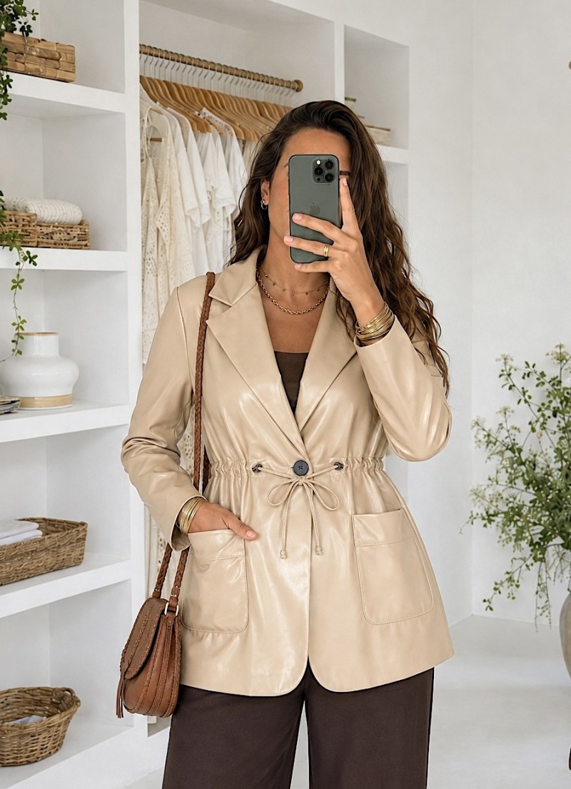 Chaqueta Nora polipiel beige